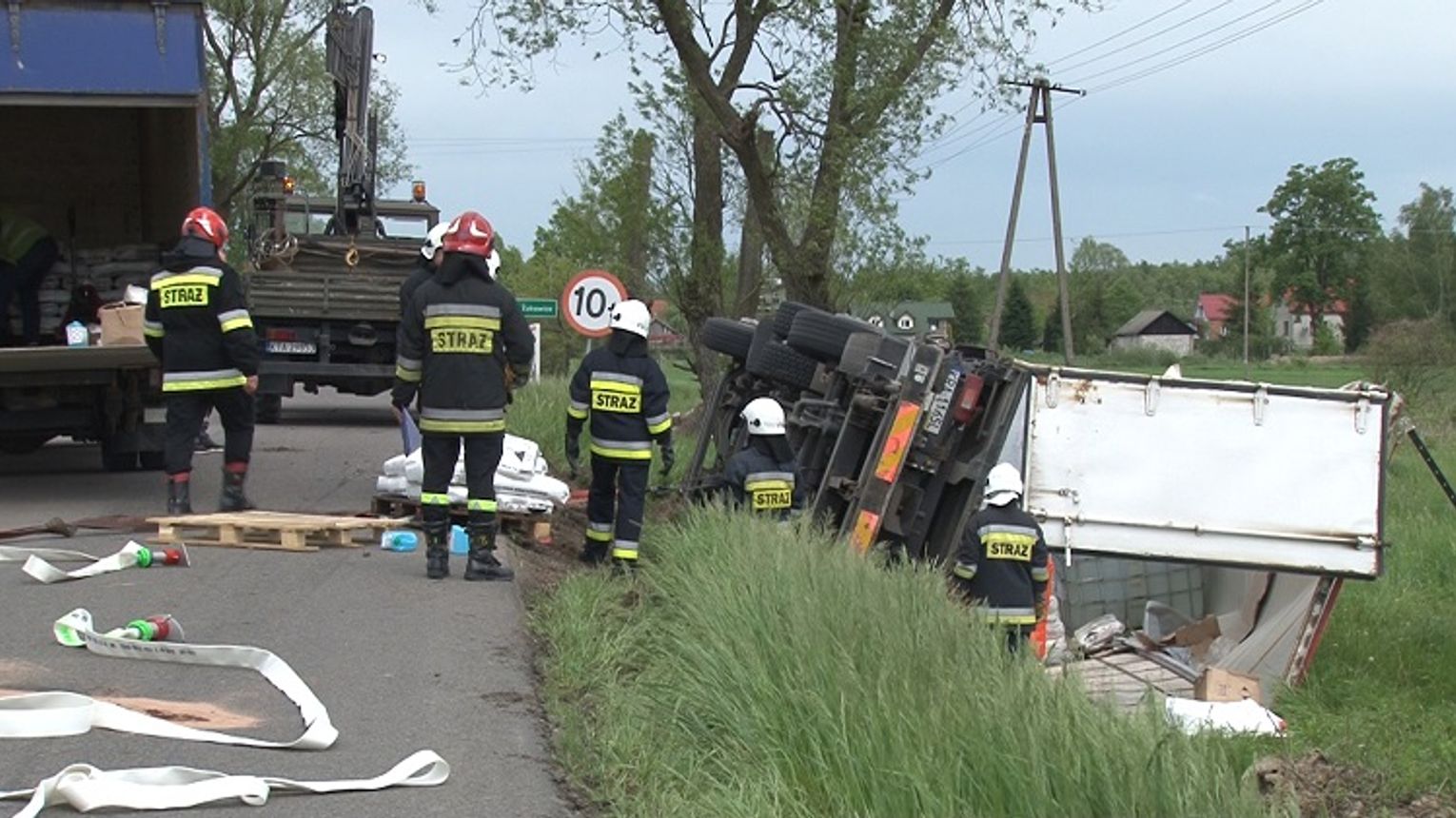 Jodłówka Wałki Wypadek ciężarówki wiozącej chemikalia