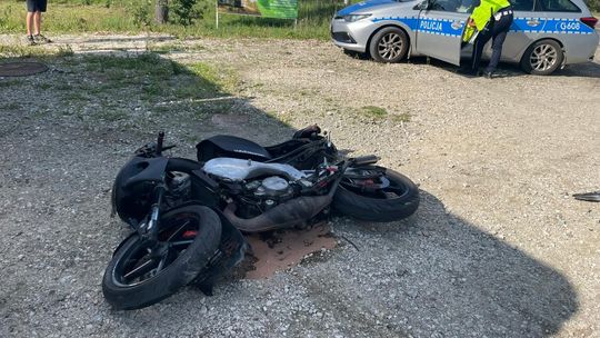 16-letni motorowerzysta trafił do szpitala po wypadku z osobówką w Tuchowie