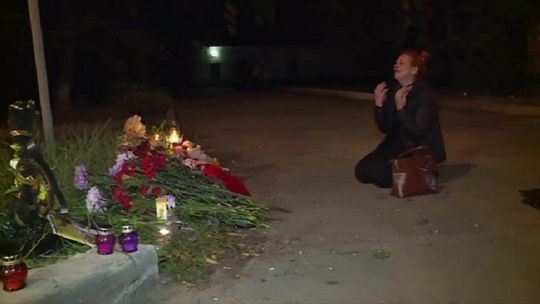 20 osób zginęło w strzelaninie na Krymie. Ich bliscy czuwali w nocy przed kostnicą