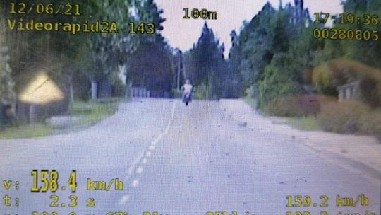 26-latek z powiatu tarnowskiego zatrzymany przez policję. Pędził 160 km/h w terenie zabudowanym