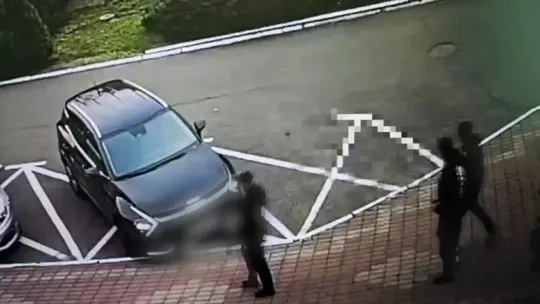 29-latek włamał się do budynku, zaatakował gazem i okradł mieszkańców