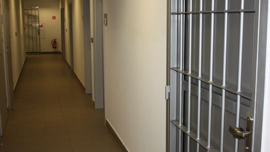32-latek chciał sprawdzić czy jest poszukiwany. Został zatrzymany
