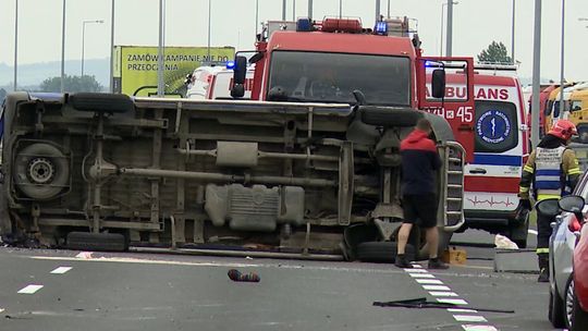 4 osoby poszkodowane w wypadku na tarnowskim odcinku autostrady A4. Ciężko ranne dziecko przetransportowano śmigłowcem do szpitala