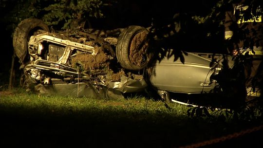 4 osoby trafiły do szpitali w Tarnowie i Brzesku po dachowaniu samochodu osobowego w Rzuchowej