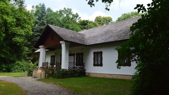 40 lat Oddziału Muzeum Okręgowego w Tarnowie, Muzeum Dwór w Dołędze
