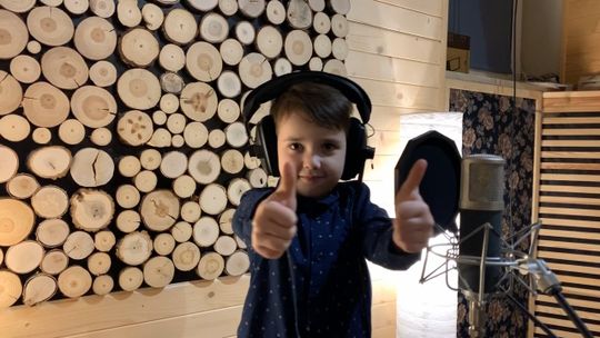 6-letni Marcel z Bobrownik Wielkich skradł serca internautów piosenką o koronawirusie