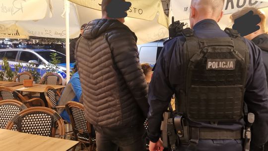 8 turystów z Austrii zatrzymanych przez policję w Krakowie! Dziś mieli wrócić do swych domów 8 turystów z Austrii zatrzymanych przez policję w Krakowie! Dziś mieli wrócić do swych domów