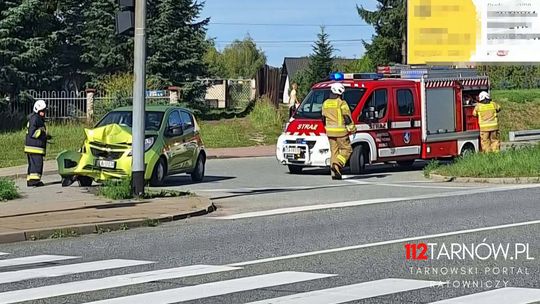 91-latek uderzył w sygnalizator w Zgłobicach. Uszkodzona sygnalizacja świetlna