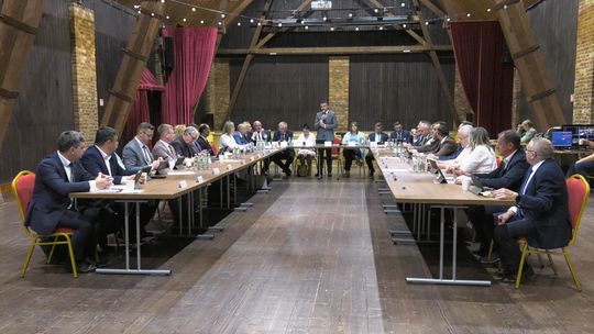 Absolutorium i wotum zaufania dla Zarządu Powiatu Tarnowskiego Absolutorium i wotum zaufania dla Zarządu Powiatu Tarnowskiego