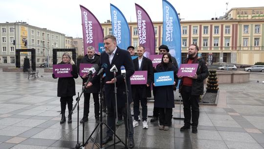 Adrian Zandberg w Mielcu mówił o inwestycjach publicznych i planach polityki przemysłowej. Kandydat na prezydenta Polski odwiedził też Tarnów