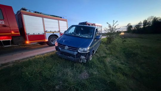 Akcja służb w Szarwarku! Rozbity Volkswagen, pijany mężczyzna i tajemnica: kto prowadził?