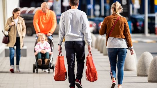 Analiza ruchu w sklepach: Polacy najczęściej robią zakupy w piątki. Soboty coraz mniej oblężone