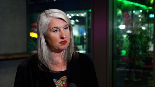 Aplikacje randkowe i komunikatory zmieniają relacje międzyludzkie. Coraz mniej czasu spędzamy ze sobą na żywo