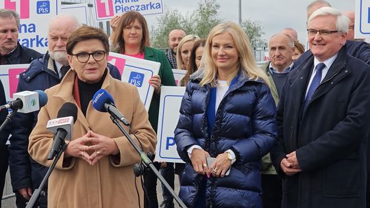 Beata Szydło na budowie łącznika autostradowego A4 pod Tarnowem