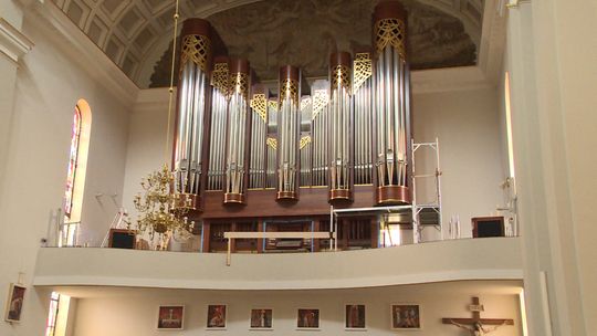Będą służyć podczas mszy i koncertów. Parafia w Dąbrowie Tarnowskiej doczekała się nowych organów 
