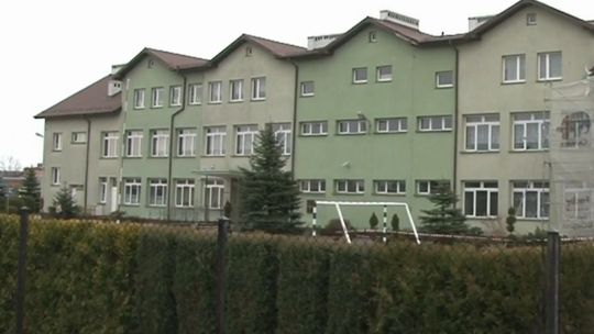 Będzie remont boiska przy Szkole Podstawowej w Zgłobicach – z dofinansowaniem Urzędu Marszałkowskiego