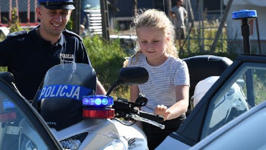 Bocheńscy policjanci promują bezpieczeństwo wśród dzieci i młodzieży