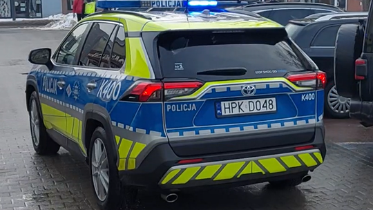 Bójka w Niwce. Jeden z mężczyzn miał bić drugiego łopatą. Zaskakujący finał policyjnej interwencji