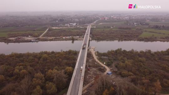 Borusowa. Przeprowadzono próby obciążeniowe mostu na Wiśle łączącego województwo małopolskie i świętokrzyskie