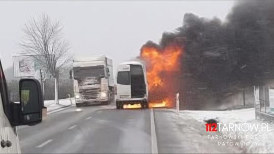 Breń. Bus jadący w kierunku Tarnowa stanął w płomieniach, wypełniony był pasażerami