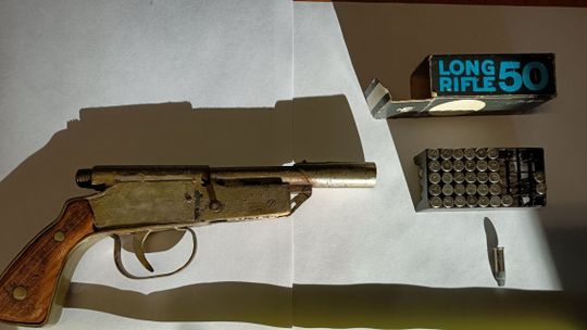 Broń z przełomu XiX i XX wieku znaleziona w kilu miejscach na terenie regionu