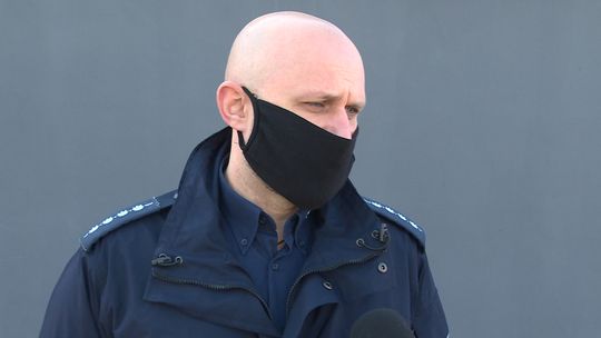 Brzescy policjanci eskortowali do szpitala roczne dziecko, które połknęło baterię