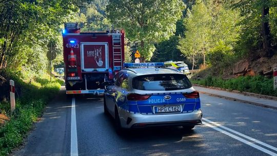 Brzeska policja ujawnia kulisy śmiertelnego wypadku. 22-letni motocyklista uderzył w dwa samochody