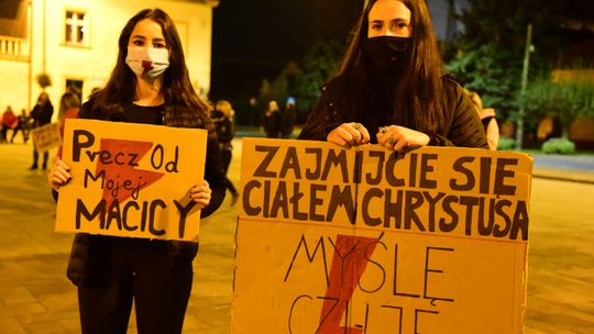 Brzesko. Protest przeciwko decyzji Trybunału Konstytucyjnego [ZDJĘCIA][WIDEO]