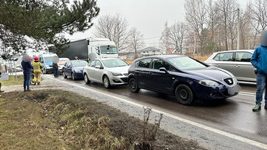 Brzozówka. Zderzyły się cztery samochody. Jedna osoba była poszkodowana