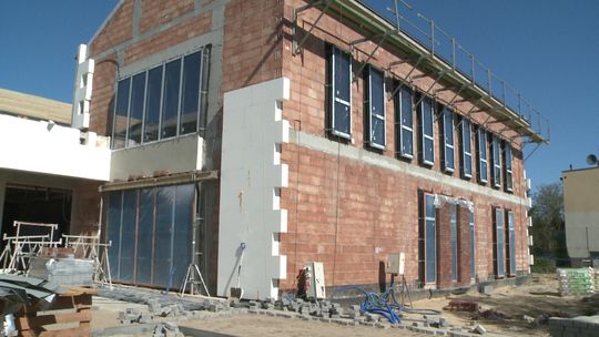 Budowa Samorządowego Centrum Kultury i Bibliotek w Szczucinie na finiszu. Obiekt będzie gotowy dużo wcześniej niż planowano 