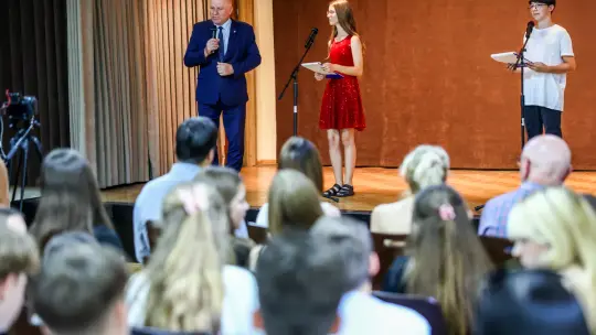 Budujemy mosty łączące młodych Polaków mieszkających poza granicami kraju z Ojczyzną