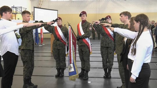 Ceremonia ślubowania klas pierwszych w ZSLiT w Wojniczu