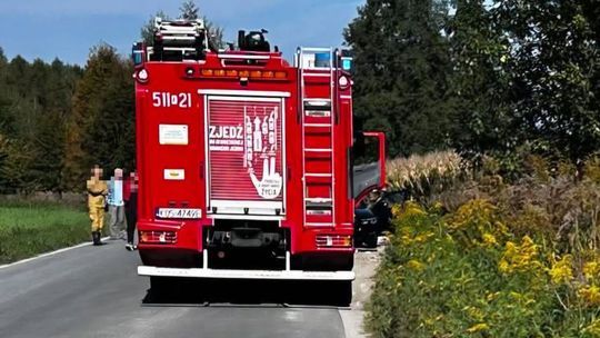 Ciało mężczyzny znalezione przy samochodzie w Przeciszowie. Na miejscu policja i służby ratunkowe