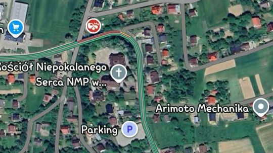 Ciężarówka wypadła z drogi i spadła w przepaść pod Nowym Sączem Ciężarówka wypadła z drogi i spadła w przepaść pod Nowym Sączem