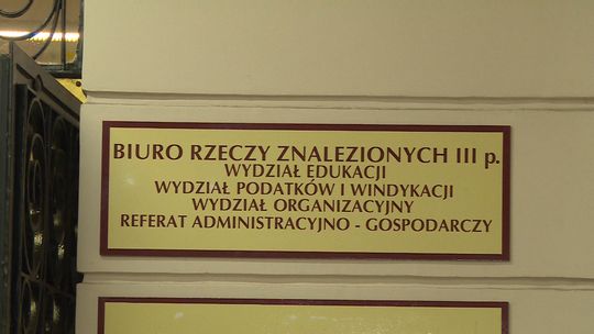 Co gubią mieszkańcy? Sprawdziliśmy w biurze rzeczy znalezionych w Urzędzie Miasta w Tarnowie 