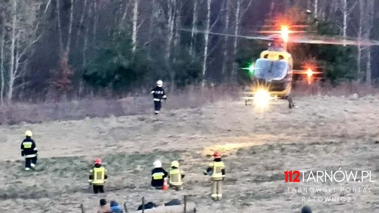 Czermna: Dramatyczny wypadek w lesie. 10-latek przetransportowany śmigłowcem LPR