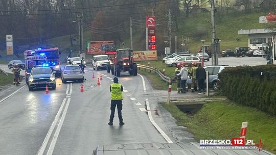 Czołowe zderzenia samochodów osobowych w Tymowej. Jedna osoba poszkodowana