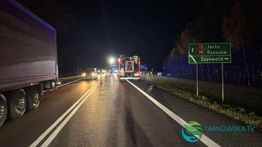 Czołowe zderzenie dostawczaka i motocrossa na drodze krajowej w Pogórskiej Woli. 16-latek w szpitalu! Czołowe zderzenie dostawczaka i motocrossa na drodze krajowej w Pogórskiej Woli. 16-latek w szpitalu!