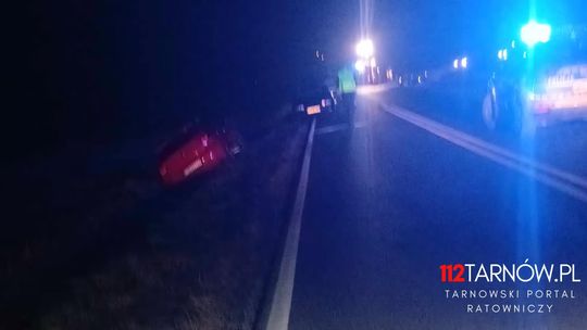 Czołowe zderzenie samochodów osobowych w Zborowicach. Jedna osoba w szpitalu