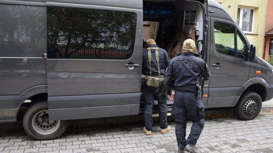 Dąbrowa Tarnowska. 52-latek posiadał w mieszkaniu materiał wybuchowy i niebezpieczne substancje