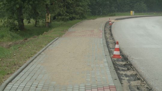 Dąbrowa Tarnowska. Budowa i modernizacja chodników zwiększy bezpieczeństwo pieszych.