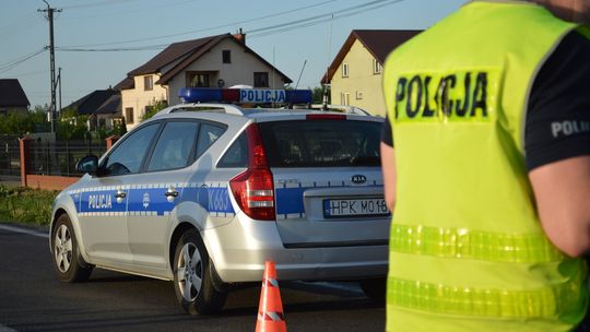 Dąbrowscy policjanci zatrzymali kierowcę z sądowym zakazem kierowania pojazdami Dąbrowscy policjanci zatrzymali kierowcę z sądowym zakazem kierowania pojazdami