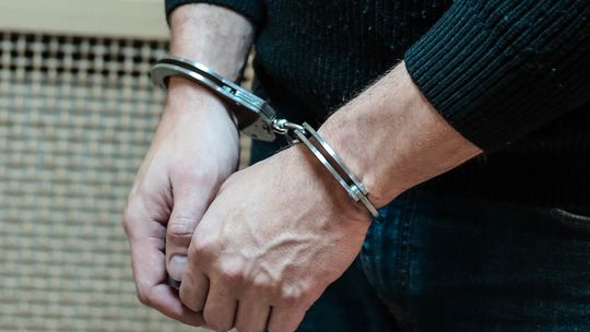 Dąbrowski policjant będąc na zakupach dwukrotnie zatrzymał tego samego sklepowego złodzieja