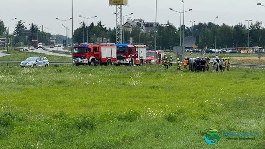 Dachowanie samochodu na wjeździe do Tarnowa