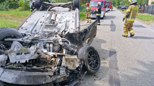 Dachowanie samochodu osobowego w Biesiadkach k/Brzeska