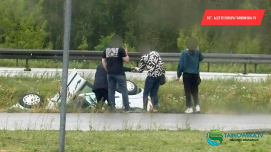 Dachowanie samochodu osobowego w Ładnej Dachowanie samochodu osobowego w Ładnej