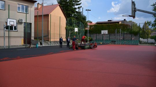 Dobiega końca modernizacja boiska sportowego przy Zespole Szkół im. K. K. Baczyńskiego