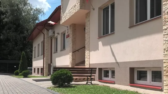 Domy wczasów dziecięcych zostają. Minister Nowacka wstrzymała likwidację. Co dalej z Jodłówką Tuchowską?