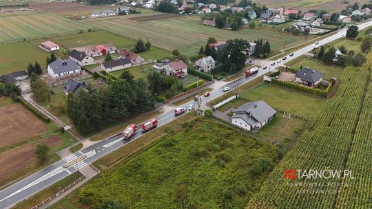 Droga wojewódzka była zablokowana po wypadku w Łęgu Tarnowskim. Są osoby poszkodowane