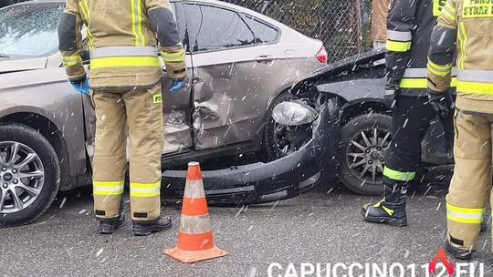 Dwa samochody osobowe zderzyły się w Tarnowie